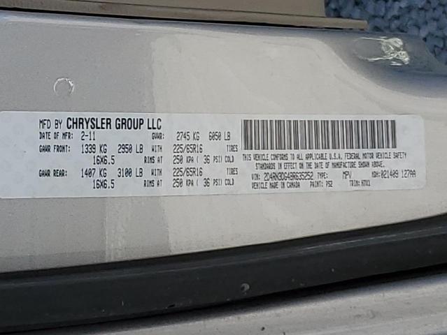 2D4RN3DG4BR635252 - 2011 DODGE GRAND CARA MAINSTREET SILVER photo 13