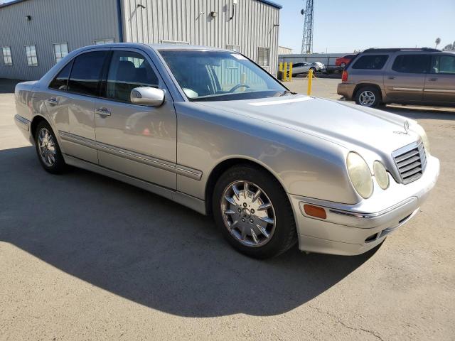 WDBJF65J61B172982 - 2001 MERCEDES-BENZ E 320 SILVER photo 4