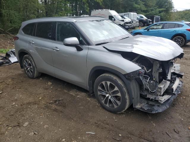 5TDGZRBH1MS130089 - 2021 TOYOTA HIGHLANDER XLE SILVER photo 4