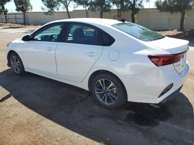 3KPF24AD7PE555414 - 2023 KIA FORTE LX WHITE photo 2