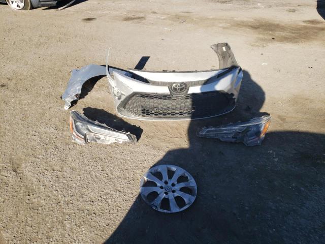 JTDEPRAE9LJ107725 - 2020 TOYOTA COROLLA LE 银色 照片 12