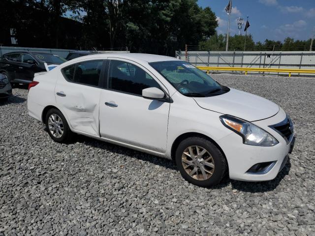 3N1CN7AP0JL877842 - 2018 NISSAN VERSA S WHITE photo 4
