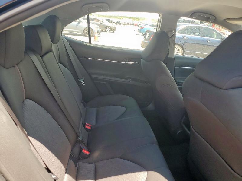 JTNB11HK0J3047770 - 2018 TOYOTA CAMRY L შავი ფოტო 10