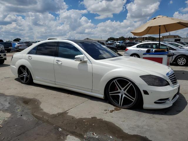 WDDNG7BB0BA401463 - 2011 MERCEDES-BENZ S 550 WHITE photo 4