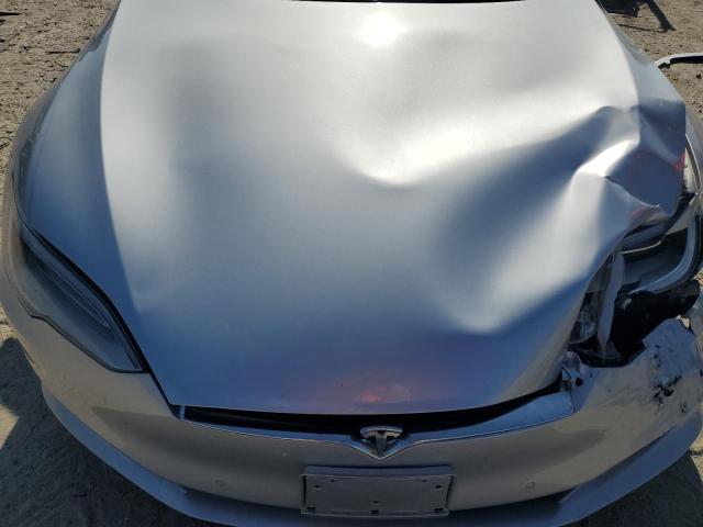 5YJSA1E21JF268824 - 2018 TESLA MODEL S SILVER photo 11