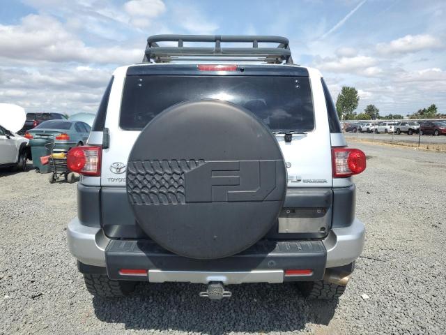 JTEBU11F570028758 - 2007 TOYOTA FJ CRUISER SILVER photo 6