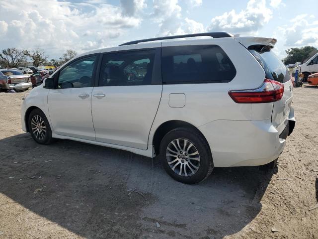 5TDYZ3DC8LS027933 - 2020 TOYOTA SIENNA XLE WHITE photo 2