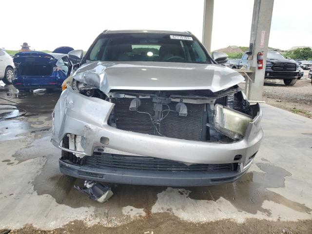 5TDKKRFH1GS161758 - 2016 TOYOTA HIGHLANDER XLE Gümüş foto 5