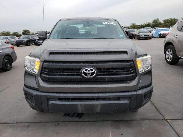 5TFRM5F13HX117728 - 2017 TOYOTA TUNDRA DOUBLE CAB SR/SR5 GRAY photo 5