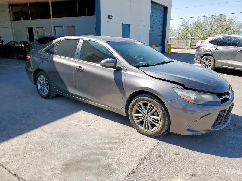 4T1BF1FK4HU774564 - 2017 TOYOTA CAMRY LE Gri fotoğraf 4