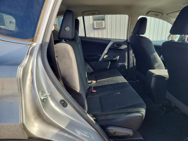 2T3ZFREV9JW487551 - 2018 TOYOTA RAV4 LE Silber Foto 10