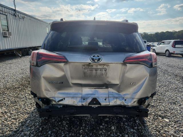 2T3ZFREV9JW487551 - 2018 TOYOTA RAV4 LE Silber Foto 6