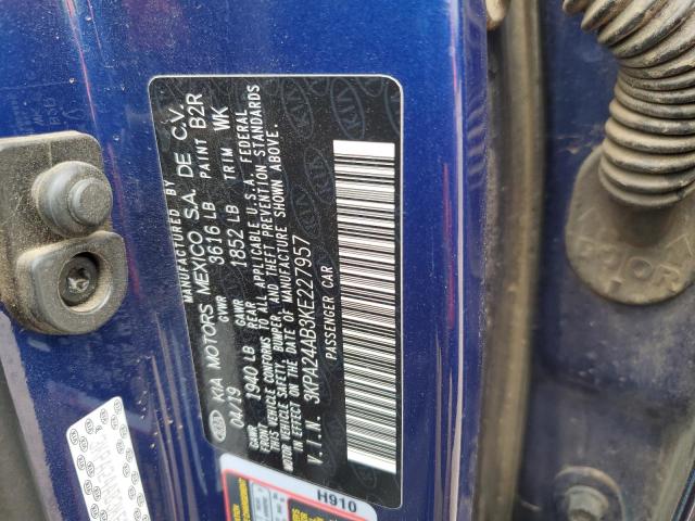 3KPA24AB3KE227957 - 2019 KIA RIO S BLUE photo 13