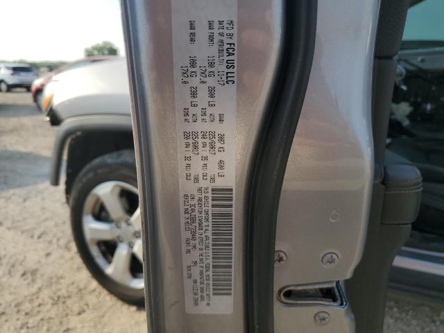 3C4NJDBB8JT239440 - 2018 JEEP COMPASS LATITUDE Plata foto 14