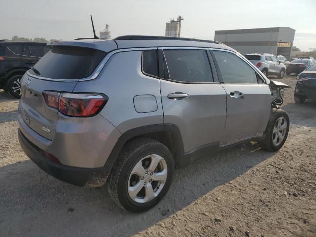 3C4NJDBB8JT239440 - 2018 JEEP COMPASS LATITUDE Plata foto 3