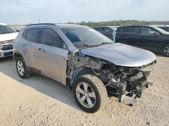 3C4NJDBB8JT239440 - 2018 JEEP COMPASS LATITUDE Plata foto 4