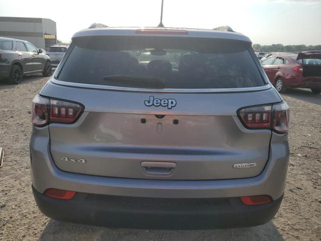 3C4NJDBB8JT239440 - 2018 JEEP COMPASS LATITUDE Plata foto 6