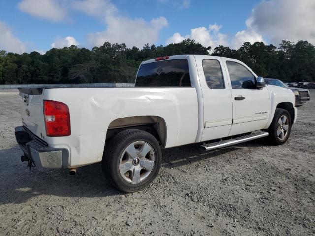 1GCRCSE06BZ126168 - 2011 CHEVROLET SILVERADO C1500 LT WHITE photo 3