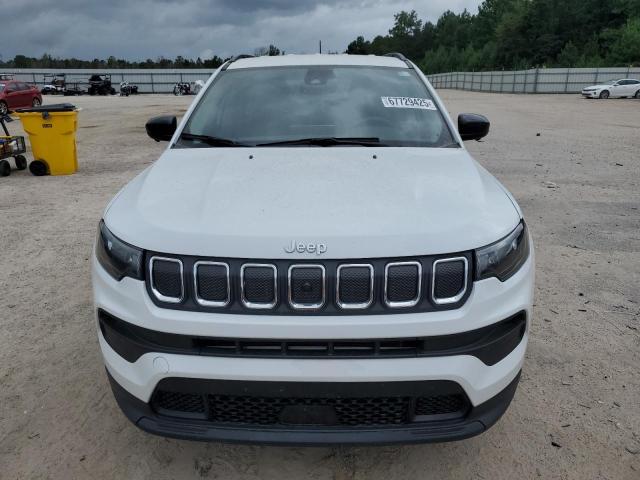 3C4NJCBB1NT228943 - 2022 JEEP COMPASS LATITUDE WHITE photo 5
