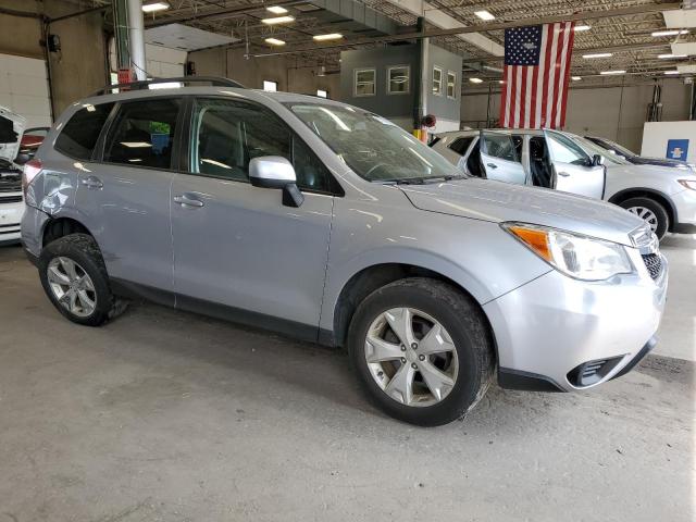 JF2SJAGC4FH809914 - 2015 SUBARU FORESTER 2.5I PREMIUM SILVER photo 4