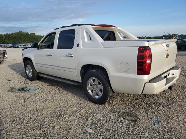 3GNMCGE05DG371111 - 2013 CHEVROLET AVALANCHE LTZ CREAM photo 2