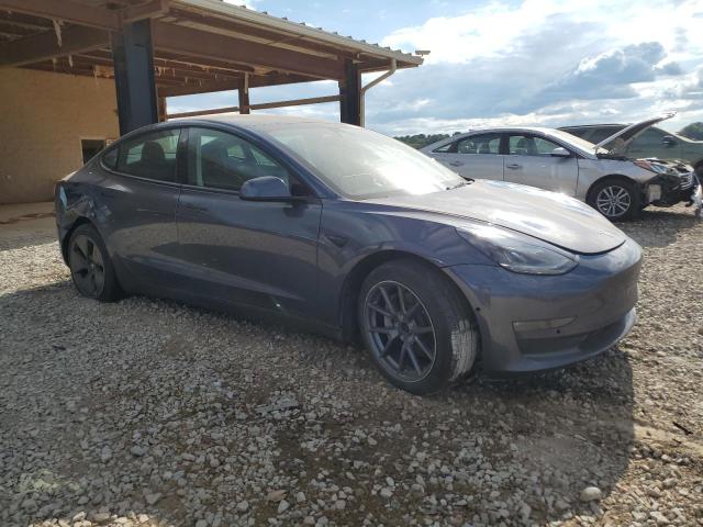 5YJ3E1EB7NF194145 - 2022 TESLA MODEL 3 GRAY photo 4