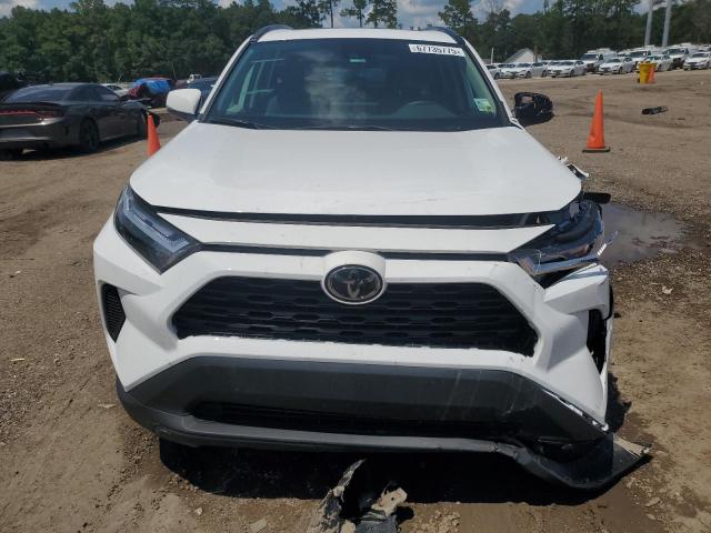 4T3RWRFV7SU180640 - 2025 TOYOTA RAV4 XLE WHITE photo 5