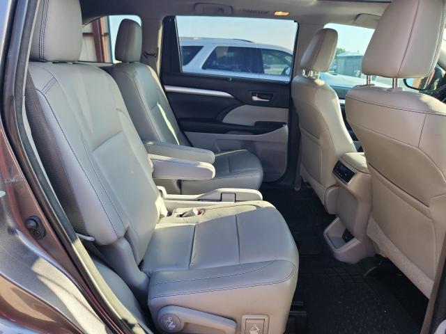 5TDKZRFH3JS547262 - 2018 TOYOTA HIGHLANDER SE Grau Foto 11