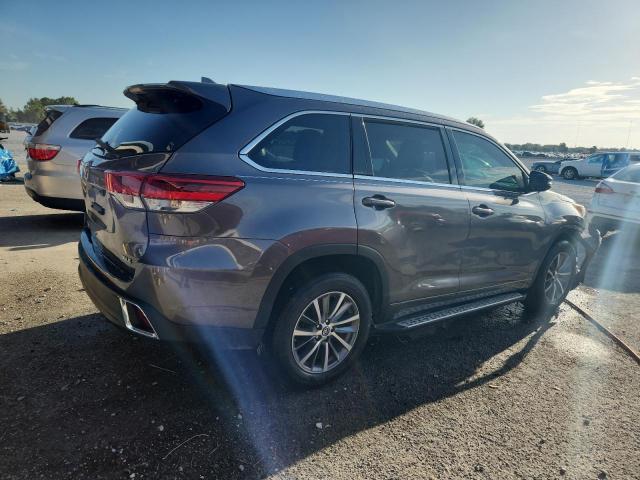 5TDKZRFH3JS547262 - 2018 TOYOTA HIGHLANDER SE Grau Foto 3
