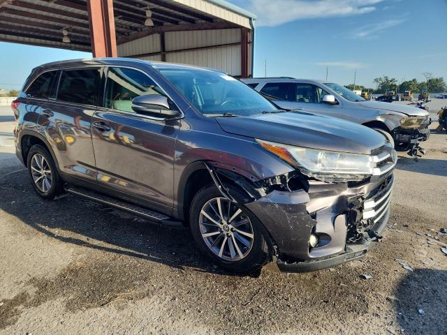 5TDKZRFH3JS547262 - 2018 TOYOTA HIGHLANDER SE Grau Foto 4
