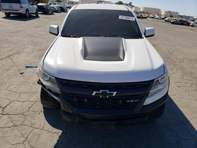 1GCGTEEN7J1286366 - 2018 CHEVROLET COLORADO ZR2 WHITE photo 5