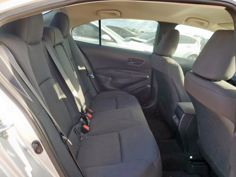 5YFB4MDE5RP187734 - 2024 TOYOTA COROLLA LE ვერცხლისფერი ფოტო 10