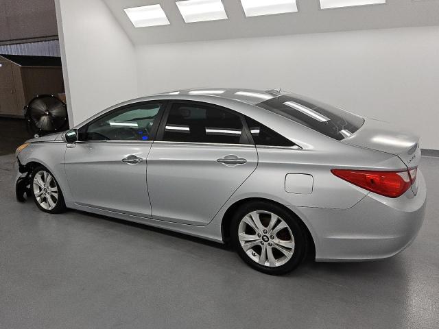 5NPEC4AC1DH674972 - 2013 HYUNDAI SONATA SE SILVER photo 2
