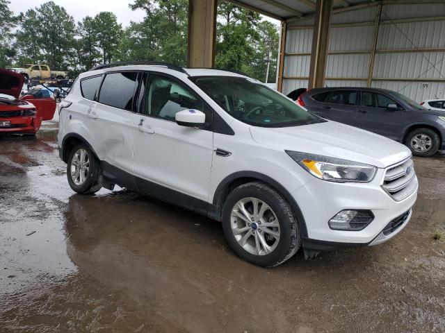 1FMCU0GD0JUC36826 - 2018 FORD ESCAPE SE თეთრი ფოტო 4