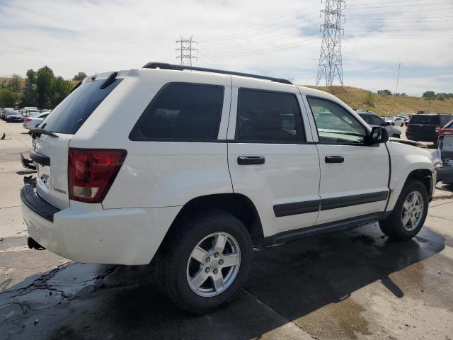 1J4GR48K85C721927 - 2005 JEEP GRAND CHER LAREDO WHITE photo 3