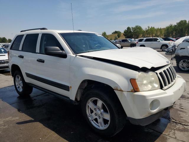 1J4GR48K85C721927 - 2005 JEEP GRAND CHER LAREDO WHITE photo 4