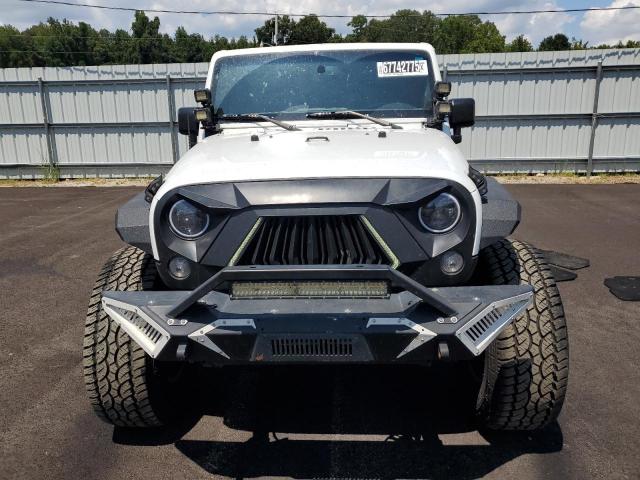 1C4BJWEG5FL690544 - 2015 JEEP WRANGLER U SAHARA WHITE photo 5