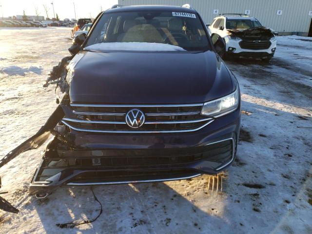 3VV4B7AX5NM092518 - 2022 VOLKSWAGEN TIGUAN SEL R-LINE BLUE photo 5