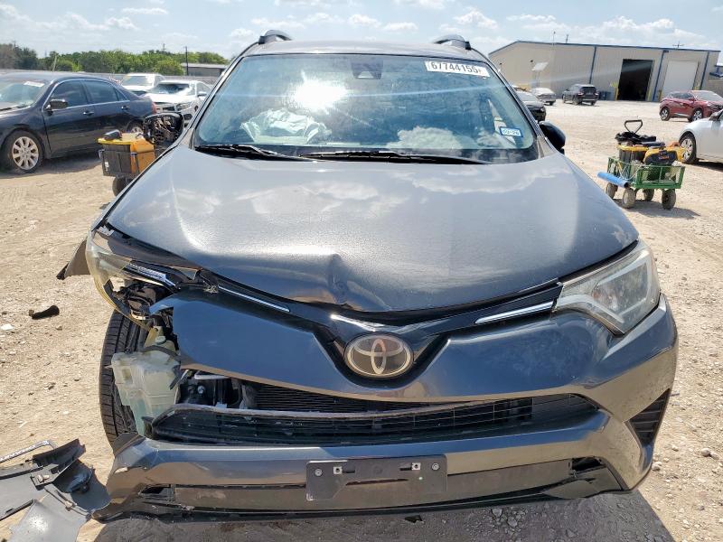 JTMZFREV3JJ738594 - 2018 TOYOTA RAV4 LE Մոխրագույն լուսանկար 5