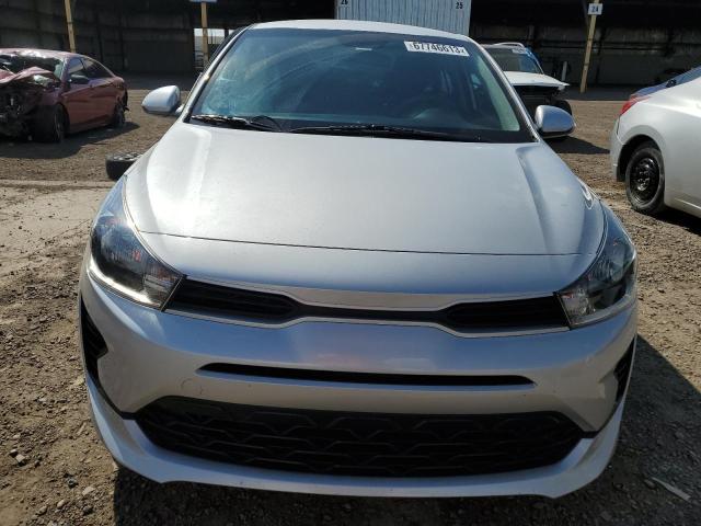 3KPA24AD5NE463175 - 2022 KIA RIO LX SILVER photo 5