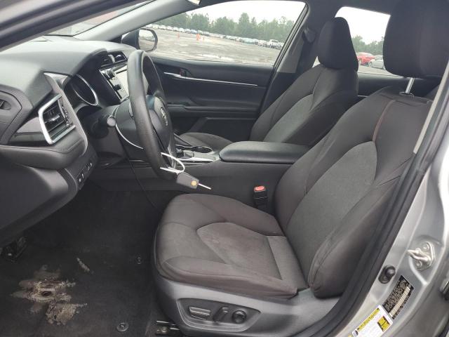 4T1B11HK6JU581348 - 2018 TOYOTA CAMRY L SILVER photo 7