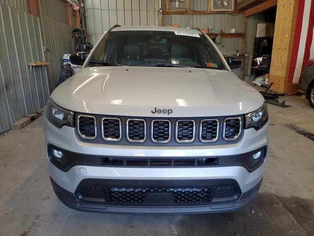 3C4NJDBNXST591737 - 2025 JEEP COMPASS LATITUDE SILVER photo 5
