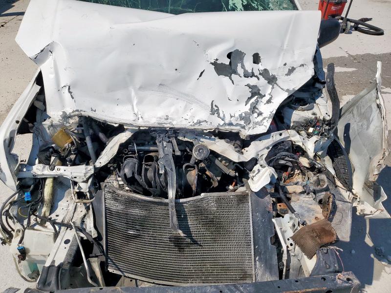 2T1KR30E67C659910 - 2007 TOYOTA COROLLA MA XR WHITE photo 11