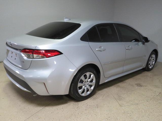 5YFEPRAEXLP071670 - 2020 TOYOTA COROLLA LE SILVER photo 3