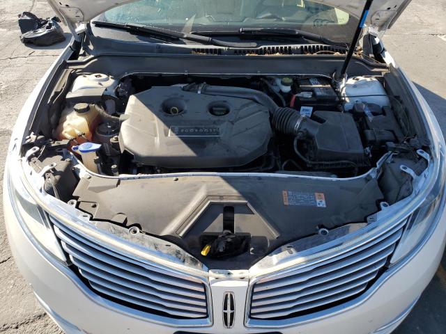 3LN6L2J94FR614712 - 2015 LINCOLN MKZ WHITE photo 11