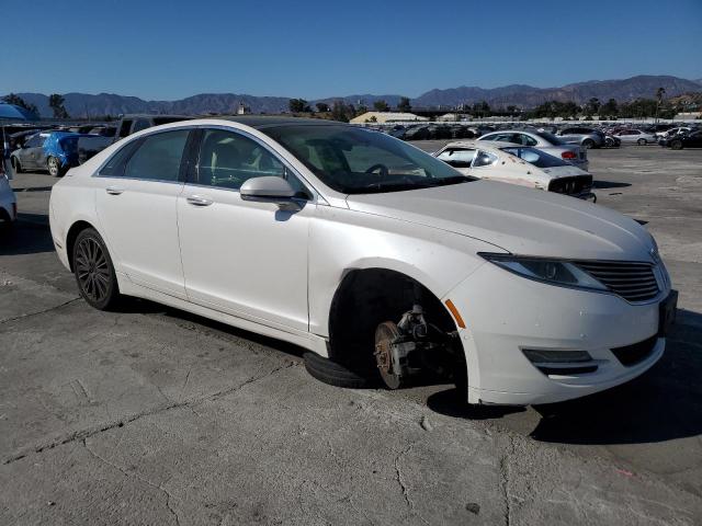 3LN6L2J94FR614712 - 2015 LINCOLN MKZ WHITE photo 4