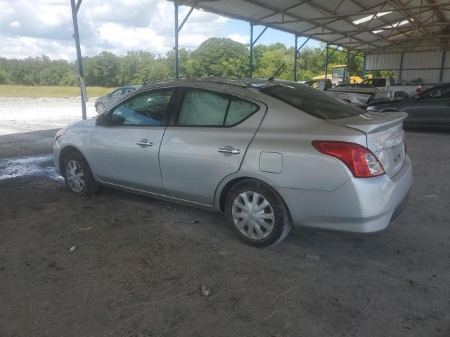 3N1CN7AP2JL886431 - 2018 NISSAN VERSA S 银色 照片 2