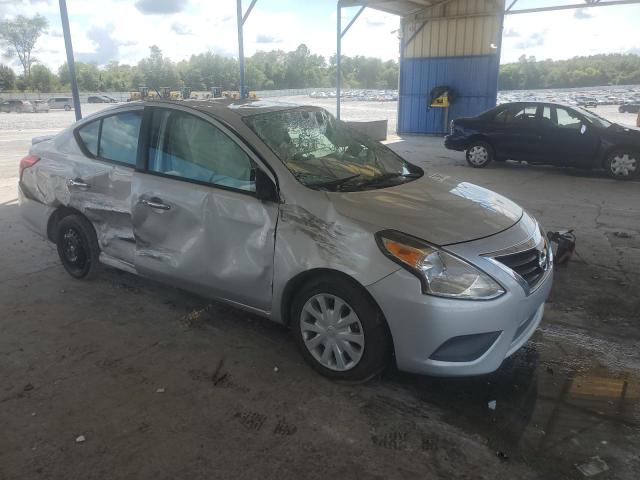 3N1CN7AP2JL886431 - 2018 NISSAN VERSA S 银色 照片 4