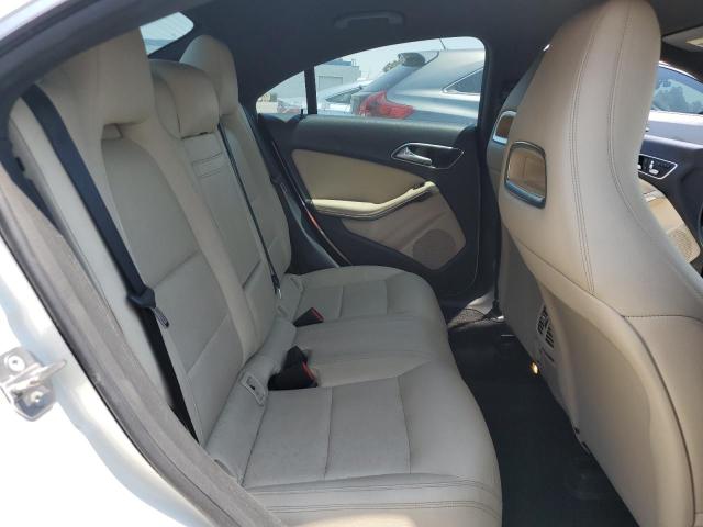 WDDSJ4EB4JN628435 - 2018 MERCEDES-BENZ CLA 250 თეთრი ფოტო 10