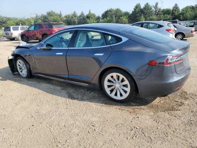 5YJSA1E20JF260245 - 2018 TESLA MODEL S ნაცრისფერი ფოტო 2